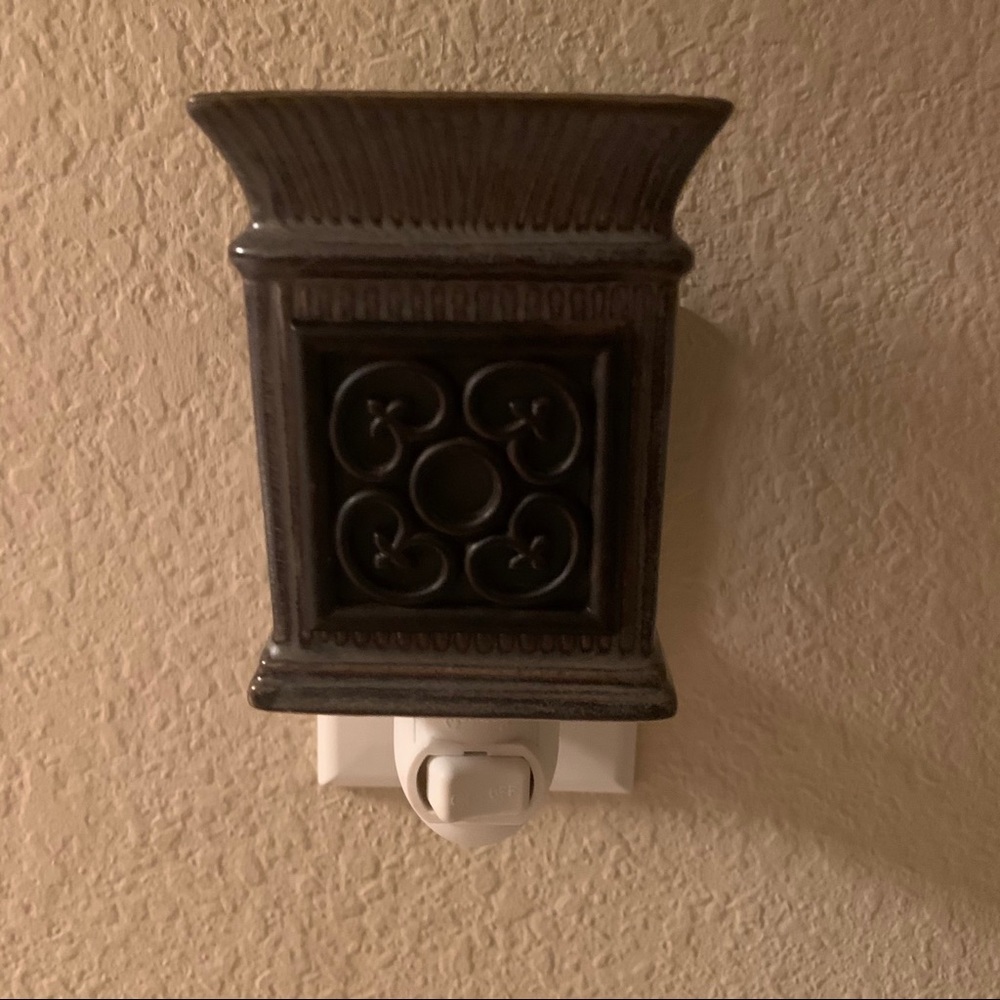 Scensty Plug In Warmer USED